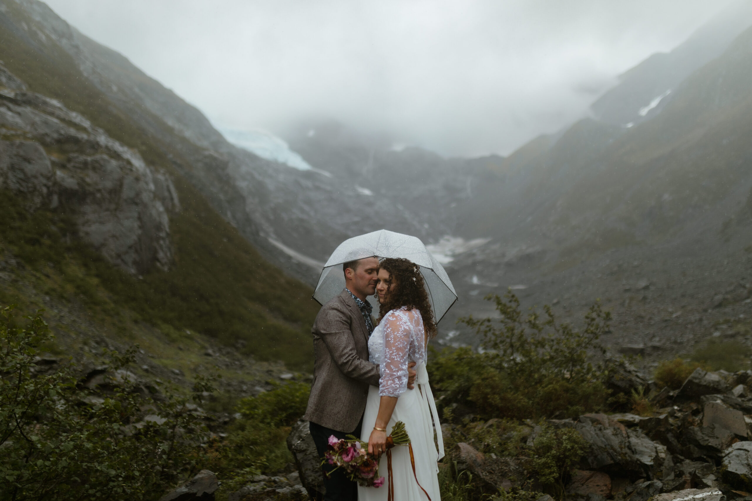 Glaciers to elope on in Alaska, hiking elopement